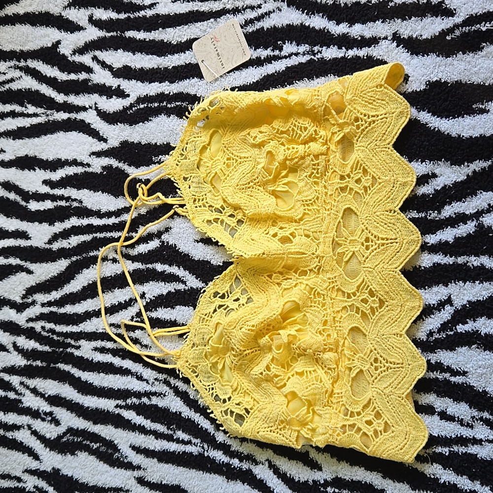 NWT FREE PEOPLE Intimately Size M Yellow Crochet top with adjustable straps Bra